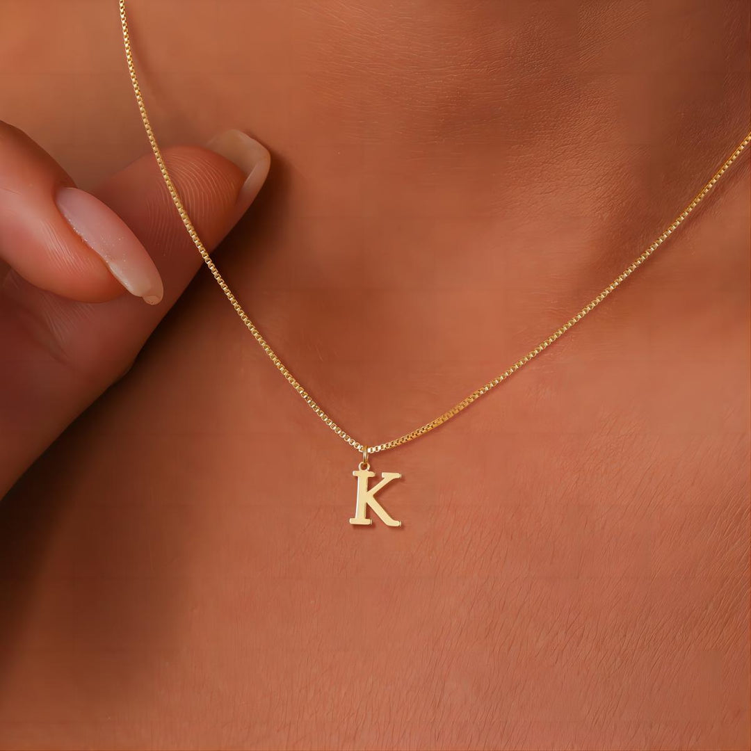 Colar com iniciais de letras de amor