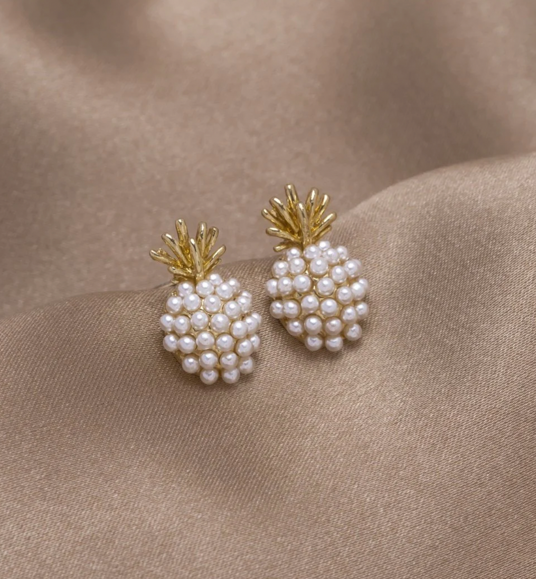 Brincos de abacaxi tropical com pérolas incorporadas