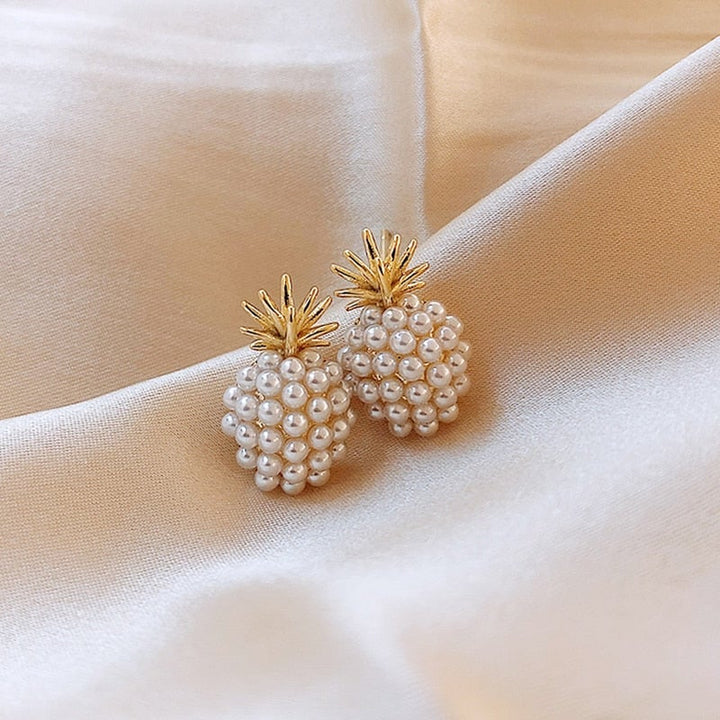 Brincos de abacaxi tropical com pérolas incorporadas