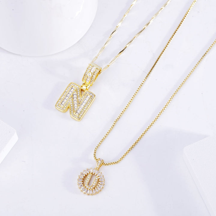 Colar com inicial de letras Pave | Ouro
