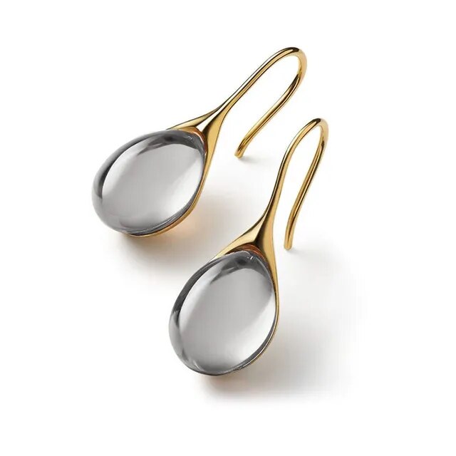 Brincos de joalheria em ouro e prata