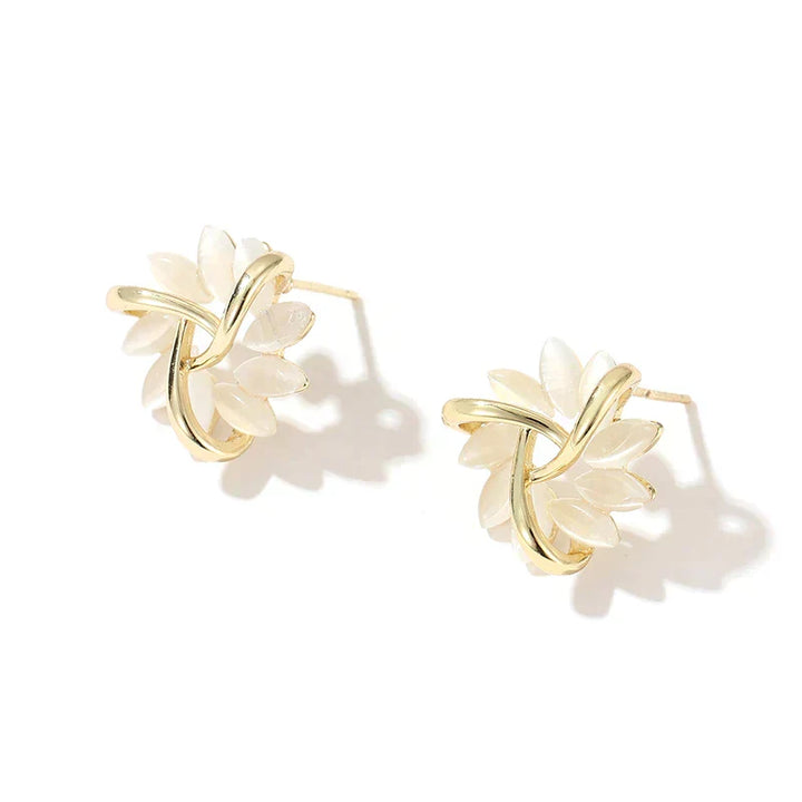 Brincos de argola com flores de opala em ouro