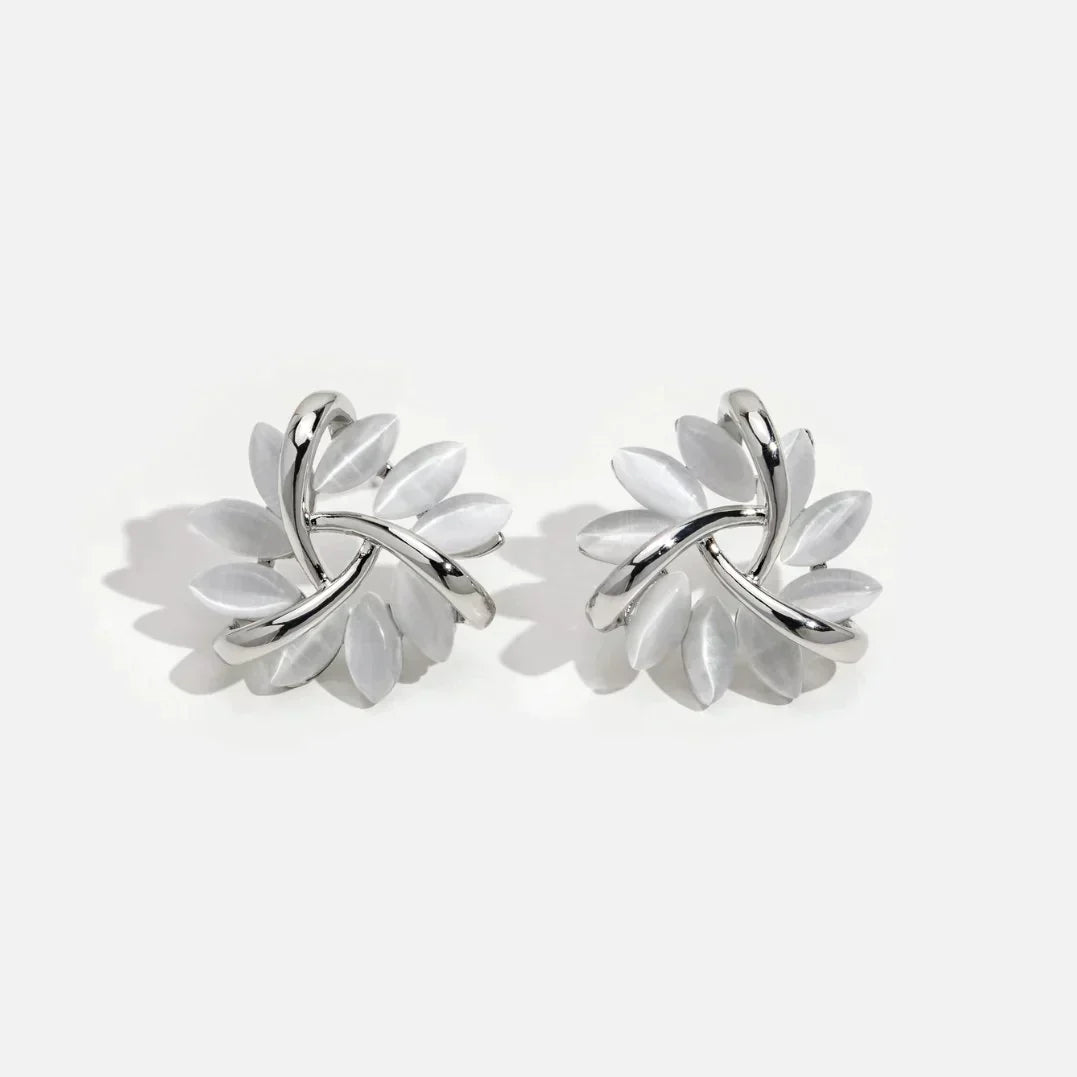Brincos de argola com flores de opala dourada